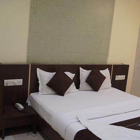 Hotel Panvel Palace Esterno foto