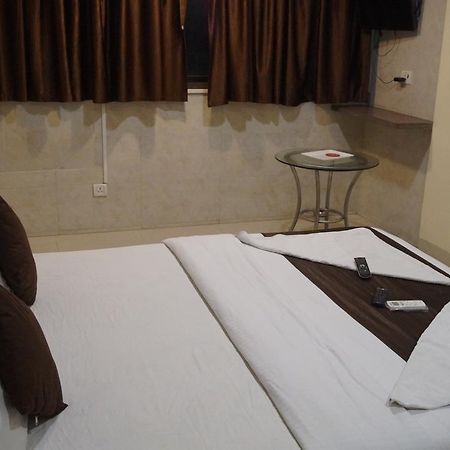 Hotel Panvel Palace Esterno foto