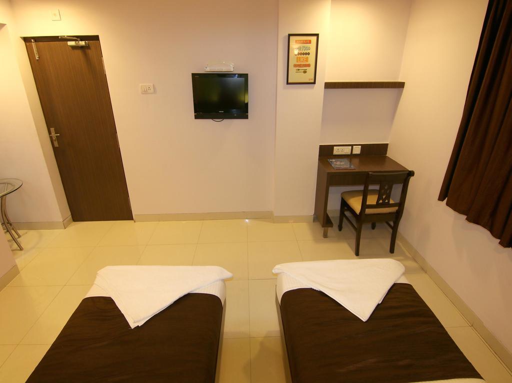 Hotel Panvel Palace Esterno foto