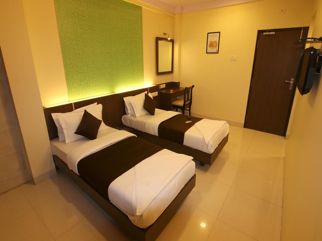 Hotel Panvel Palace Esterno foto