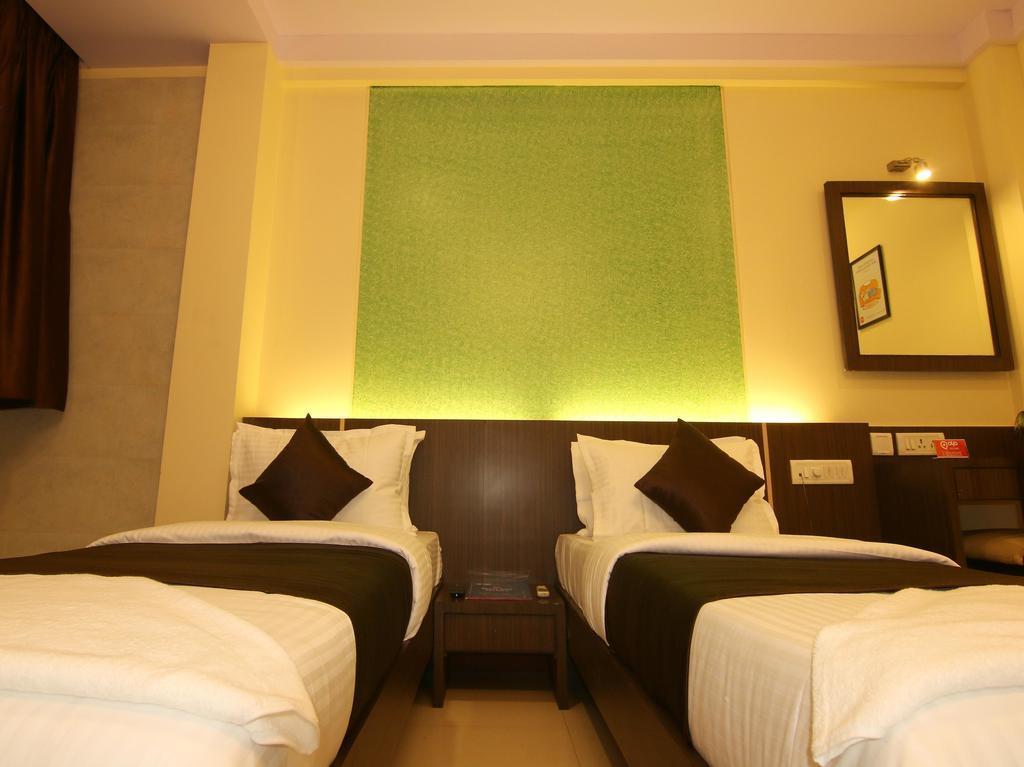 Hotel Panvel Palace Esterno foto