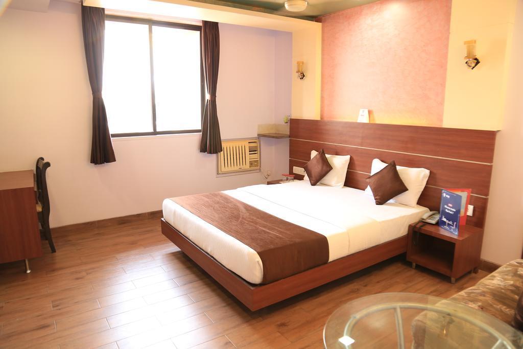 Hotel Panvel Palace Esterno foto