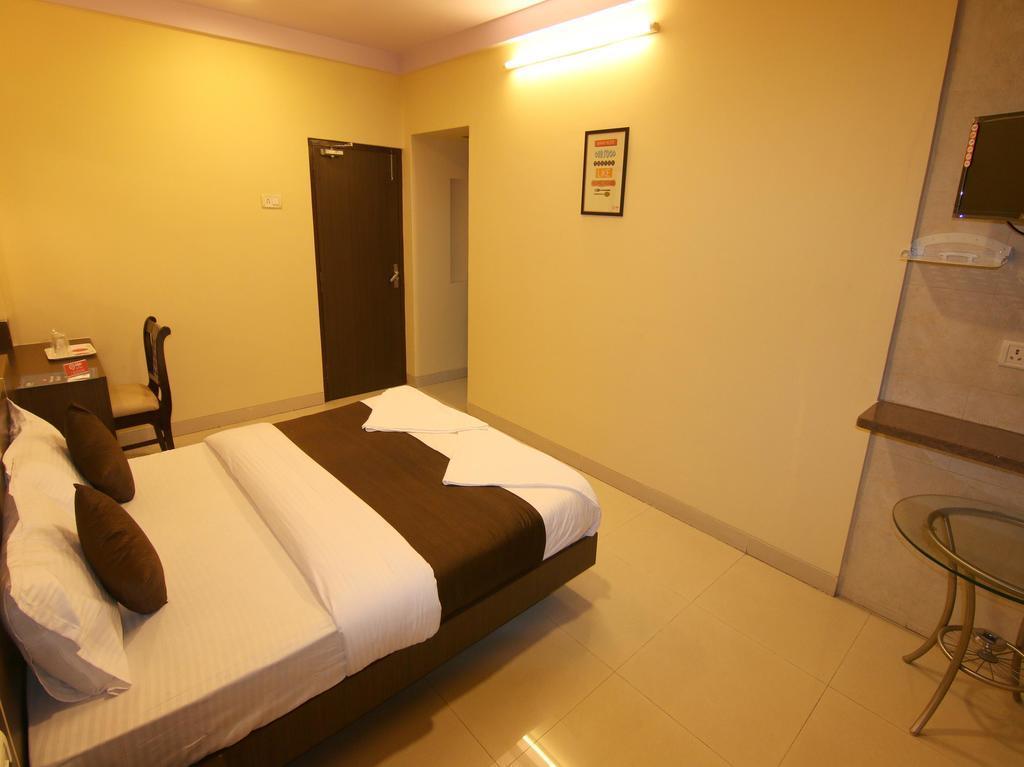 Hotel Panvel Palace Esterno foto