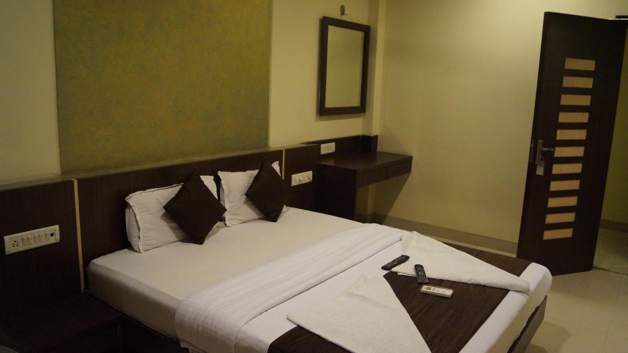 Hotel Panvel Palace Esterno foto
