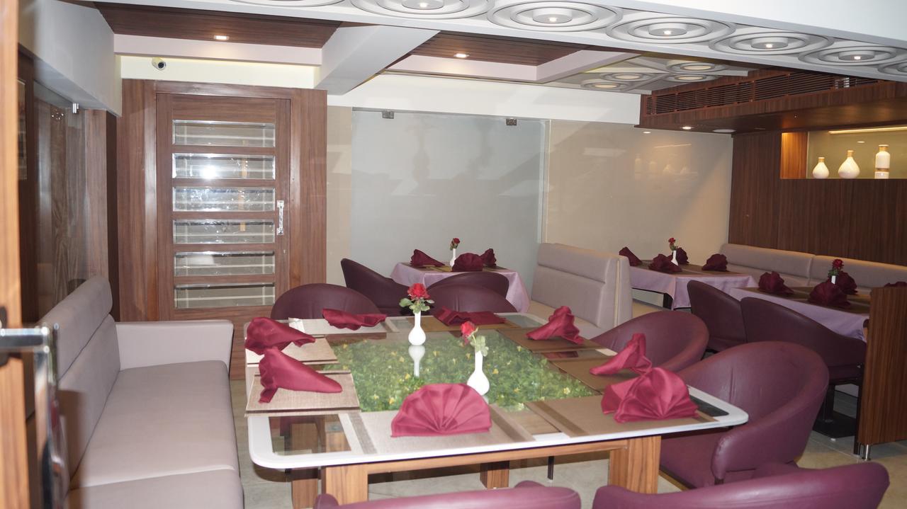 Hotel Panvel Palace Esterno foto