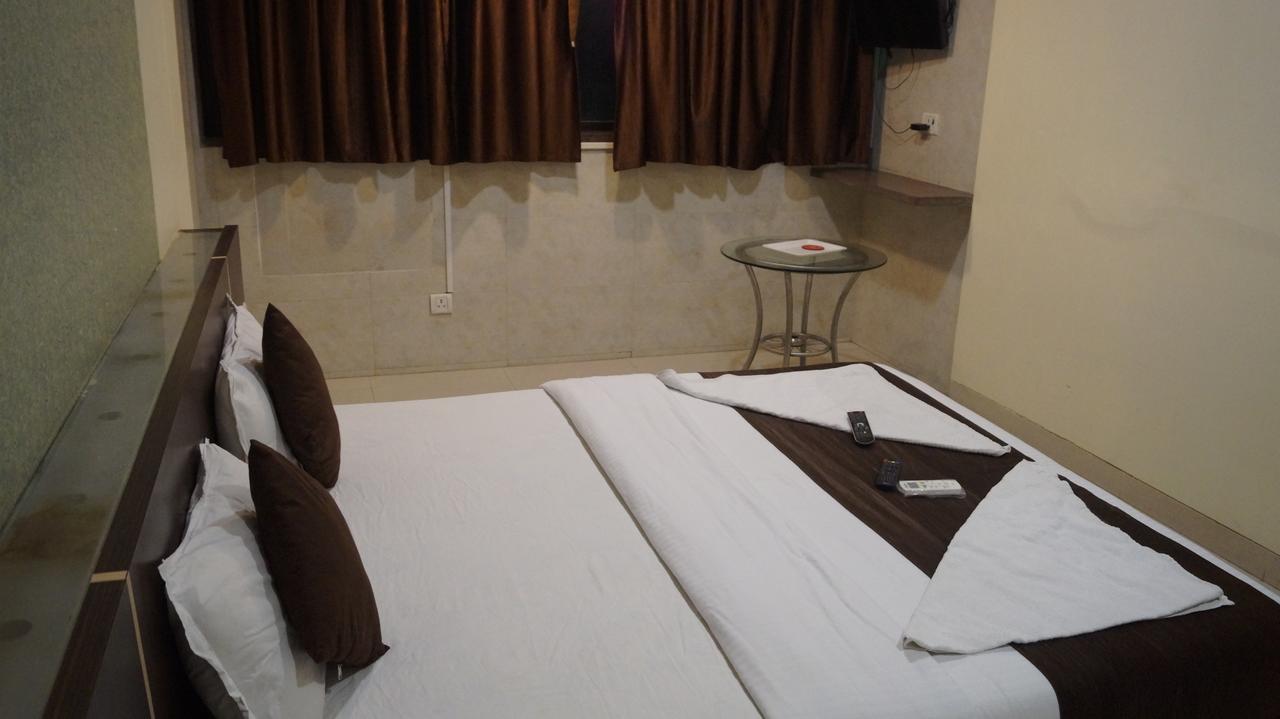 Hotel Panvel Palace Esterno foto