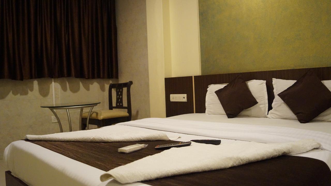 Hotel Panvel Palace Esterno foto