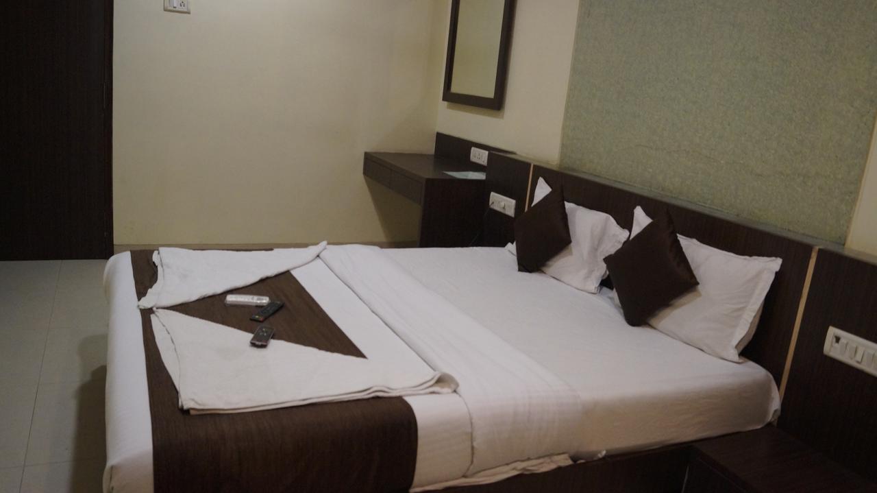 Hotel Panvel Palace Esterno foto