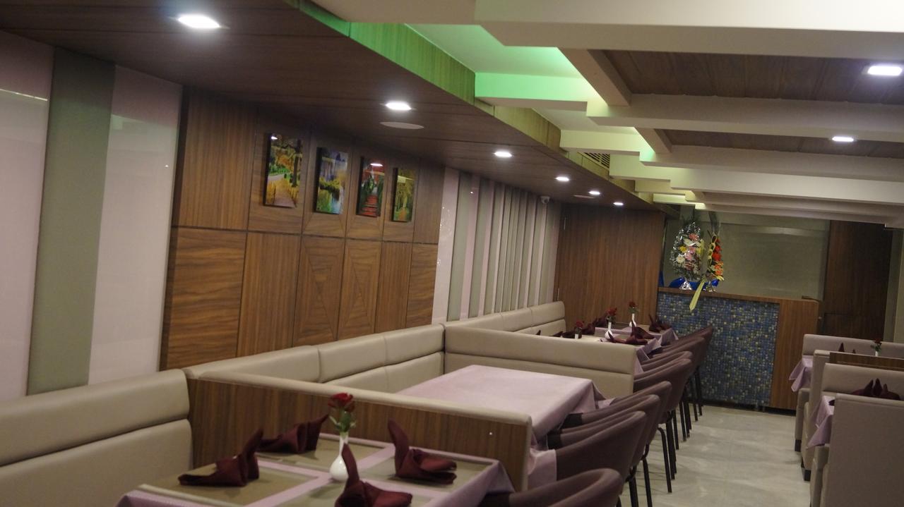 Hotel Panvel Palace Esterno foto