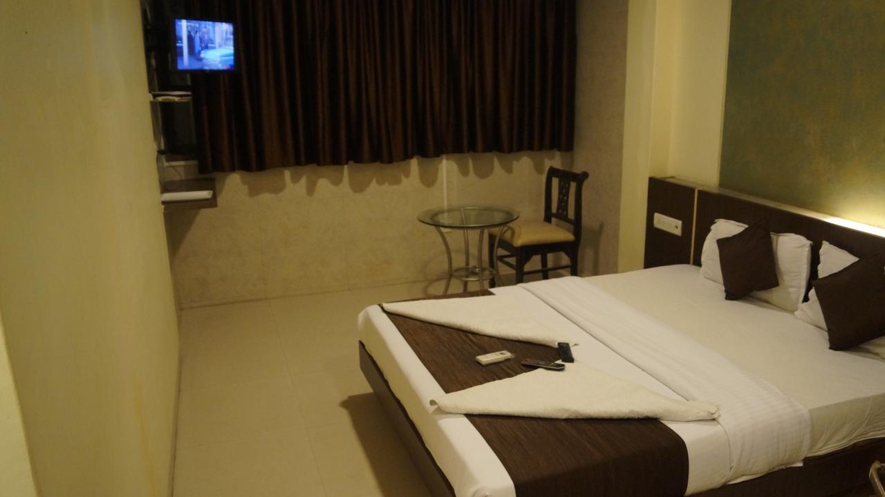 Hotel Panvel Palace Esterno foto