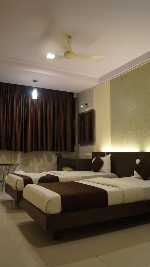 Hotel Panvel Palace Esterno foto