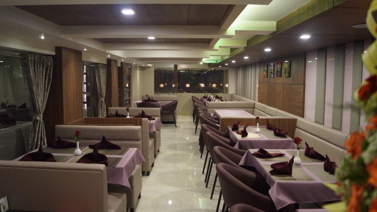 Hotel Panvel Palace Esterno foto