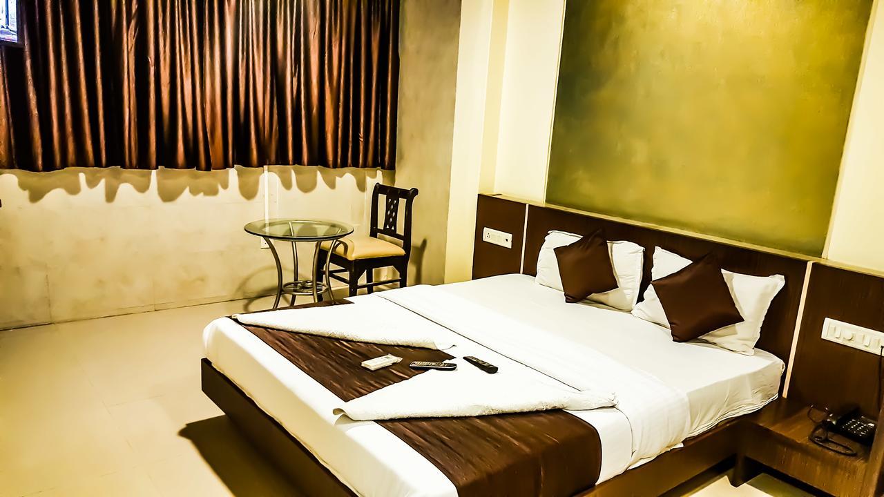 Hotel Panvel Palace Esterno foto